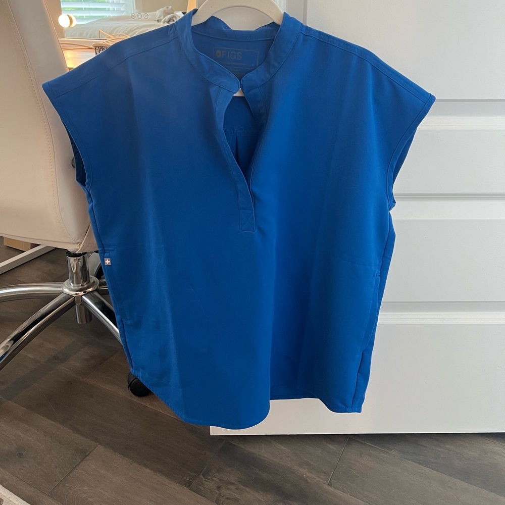 Size Small Figs Rafaela Top lightly worn